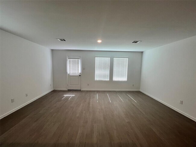 Building Photo - 25649 Rose Creek Dr