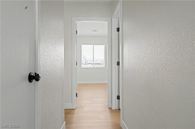 Building Photo - 5162 Paradise Skies Ave