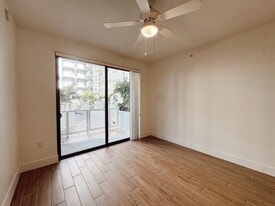 Building Photo - 2162 NE 168th St