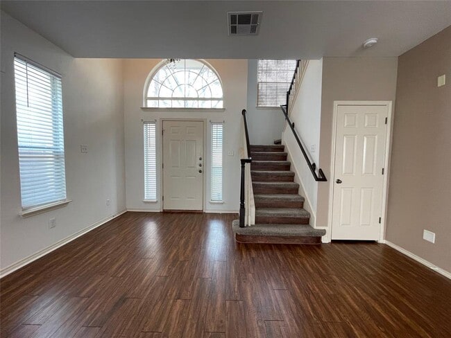 Building Photo - 10520 Dunham Forest Rd