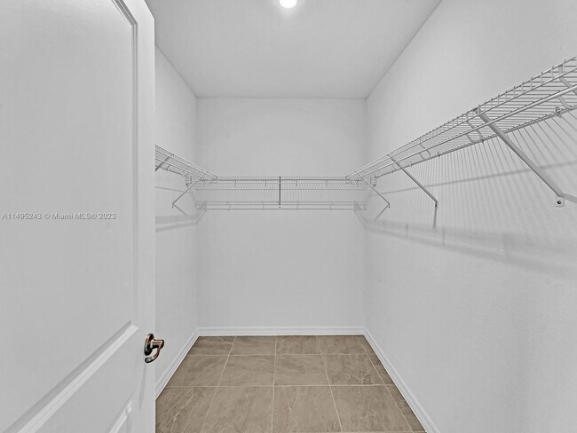 Building Photo - 2033 SW Castinet Ln