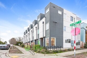 Building Photo - Bright, Modern Townhome Steps from Ballard Dining and Cafes