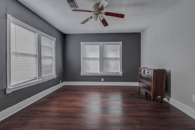 Building Photo - 2410 Cleburne St