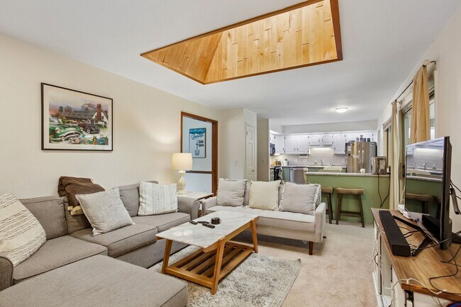 Building Photo - 3 bed + 3 bath / Ranch with Full Finished Basement!