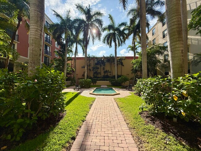 Building Photo - 630 S Sapodilla Ave