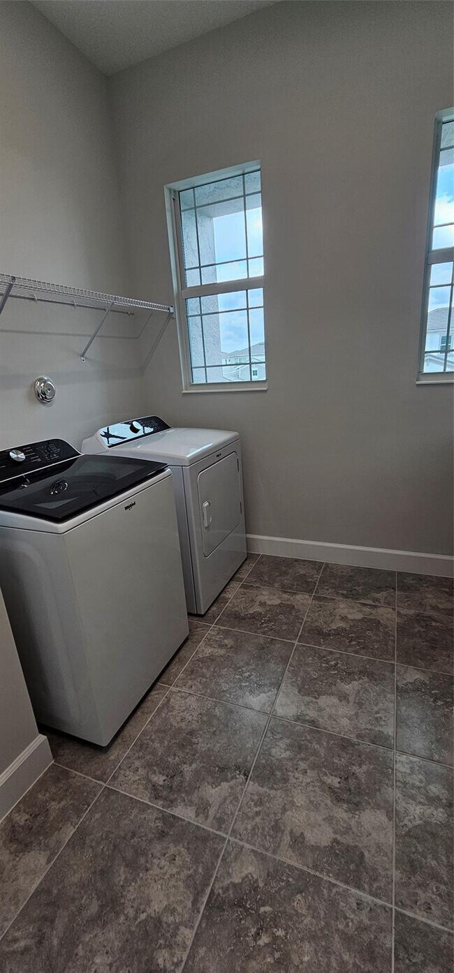 Building Photo - 5461 Empire Dr