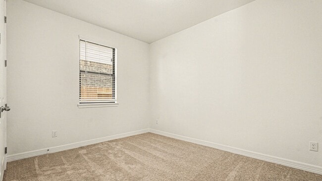 Building Photo - 14823 Mission Ave