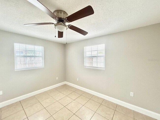 Building Photo - 3323 Fairmount Dr