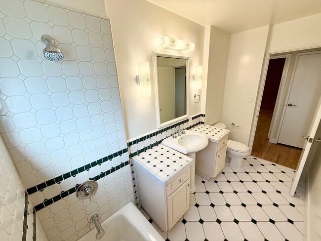 Building Photo - Beautiful 3BR/3BA Point Loma Home with Vaulted Ceilings & Central AC