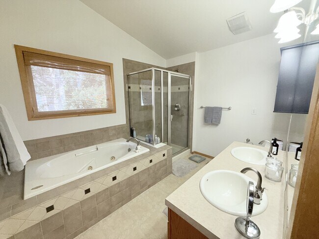 Building Photo - 1427 Painted Desert Ct