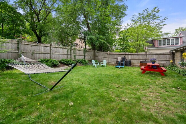 Building Photo - 94 Appleton St