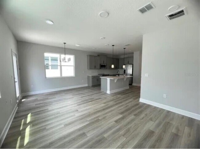 Building Photo - 15475 Bay Brg St