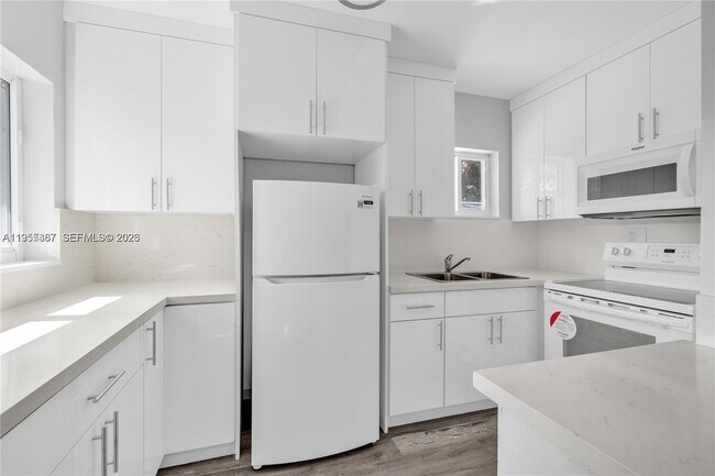 Building Photo - 2729 SW 18th St