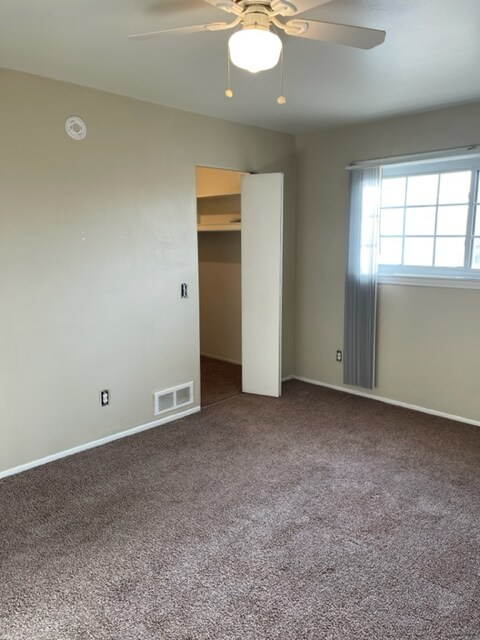 Building Photo - 625 E Fox Hills Dr