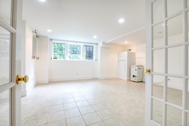 Building Photo - 28 Terrace Ave