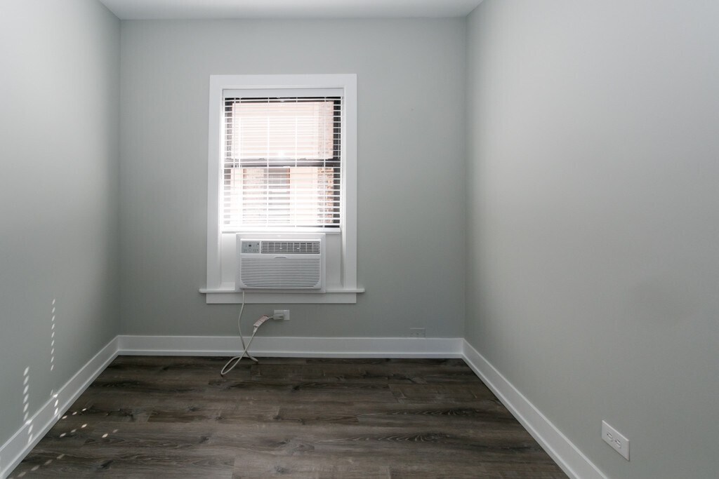 Building Photo - 710 W Brompton