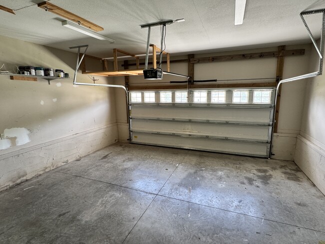 Building Photo - 145 Broadleaf Dr