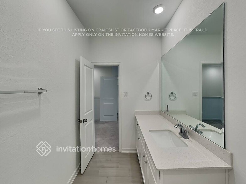 Building Photo - 4022 Champlain Wy