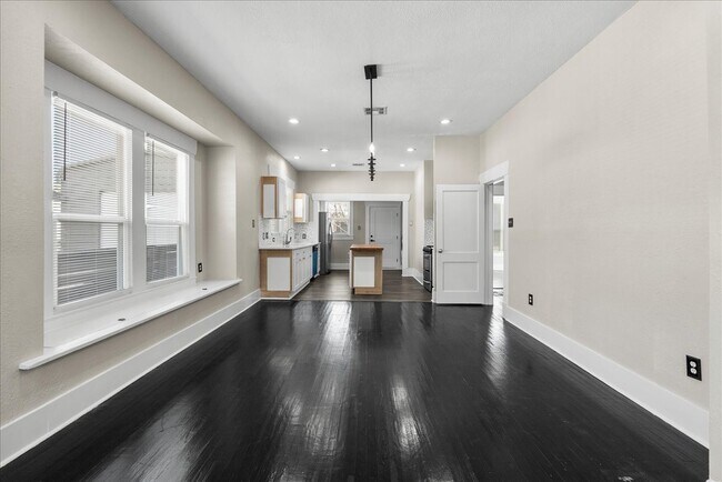 Building Photo - 213 Grace St