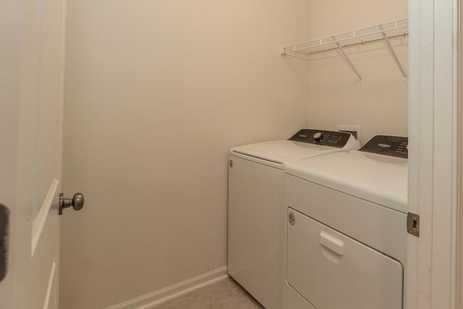 Building Photo - 5700 Redgum Dr