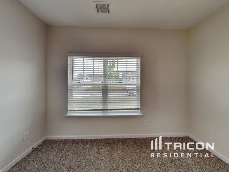 Building Photo - 3201 Azteca Wy