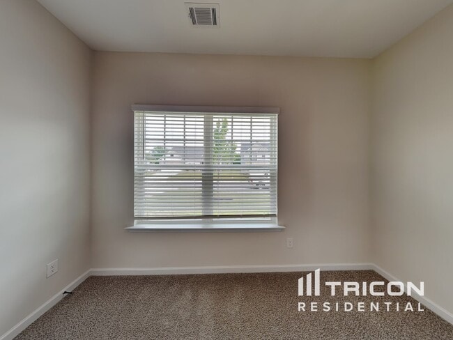 Building Photo - 3201 Azteca Wy