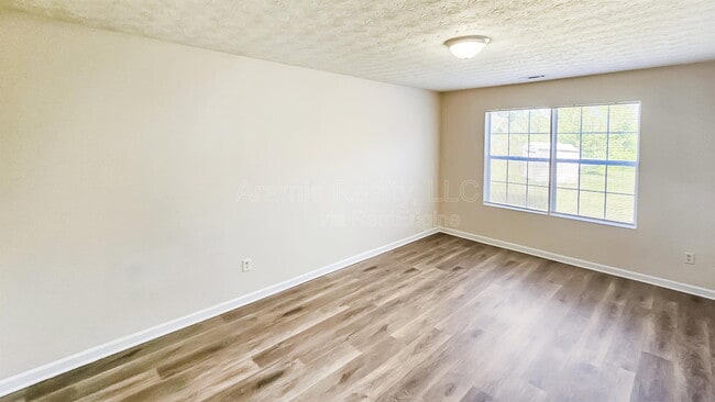 Building Photo - 263 Marsh Glen Dr
