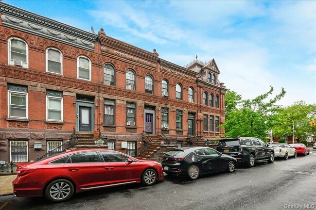 Building Photo - 53 Linden St