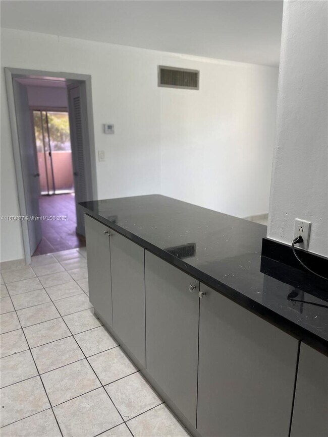 Building Photo - 465 S Royal Poinciana Blvd