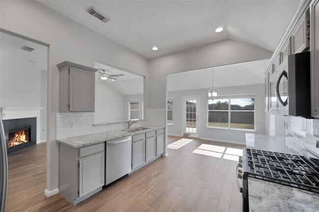 Building Photo - 14911 Englebrook Dr