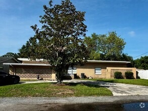 Building Photo - Great Backyard & Quiet Neighborhood