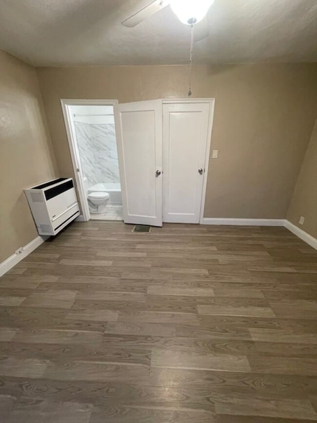 Building Photo - COMING SOON! Charming Single-Level Studio ...