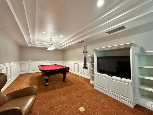 Building Photo - Beautiful Laurel Bay Condo Across from Balboa Park