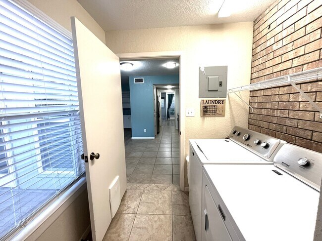 Building Photo - 70 Chervil Common