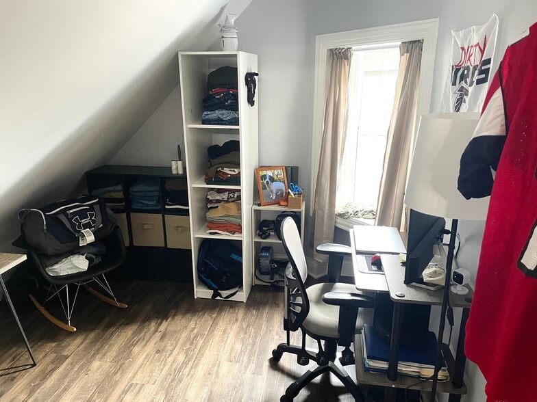 Building Photo - 2824 N Ridgeway Ave