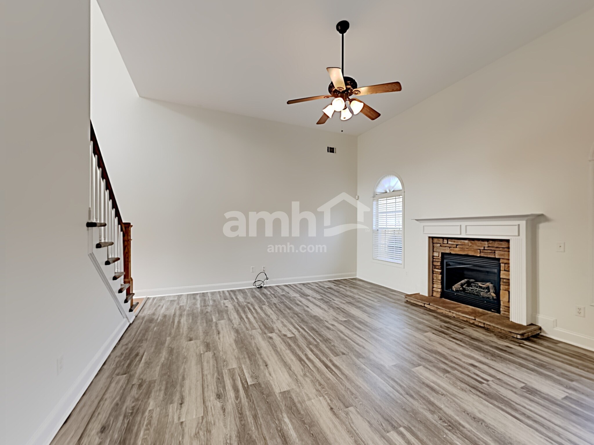 Building Photo - 901 Vandiver Ct