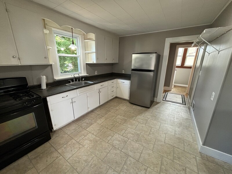 Building Photo - 219 1st Ave