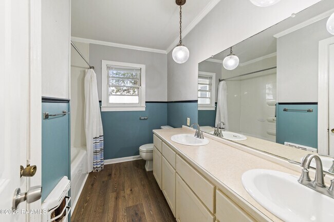 Building Photo - 416 W St Paul St