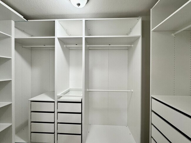 Building Photo - Available 11-06-25! Some Utilities Include...