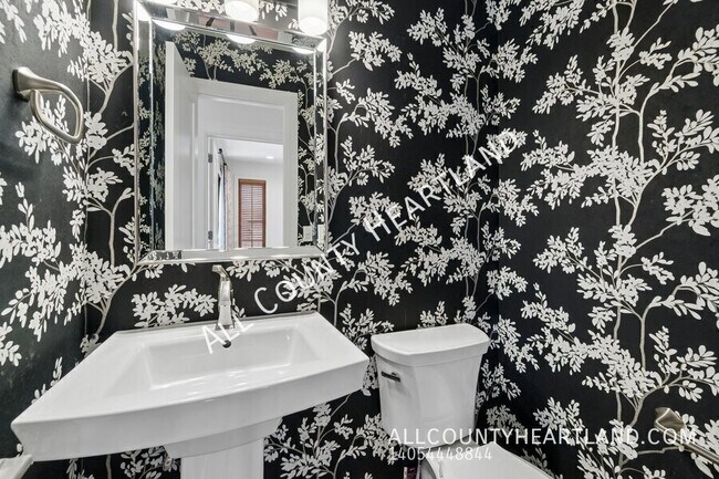 Building Photo - 9009 N May Ave