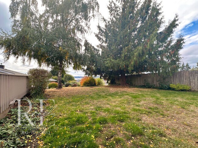 Building Photo - Enjoy Breathtaking Sunsets in the Heart of Manette