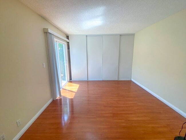 Building Photo - Welcome to this charming 3 bedroom, 2 bath...
