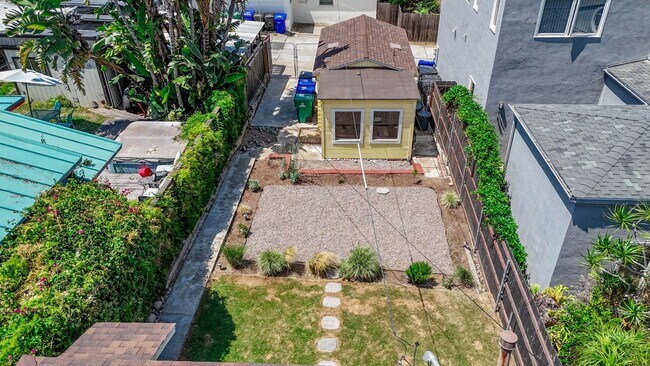 Building Photo - Charming Ocean Beach Home!