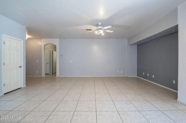 Building Photo - 4618 W Cottontail Rd