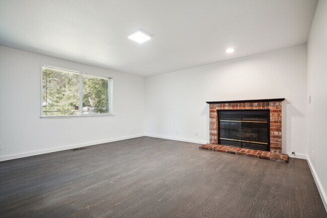 Building Photo - 2119 Duvall Ave NE