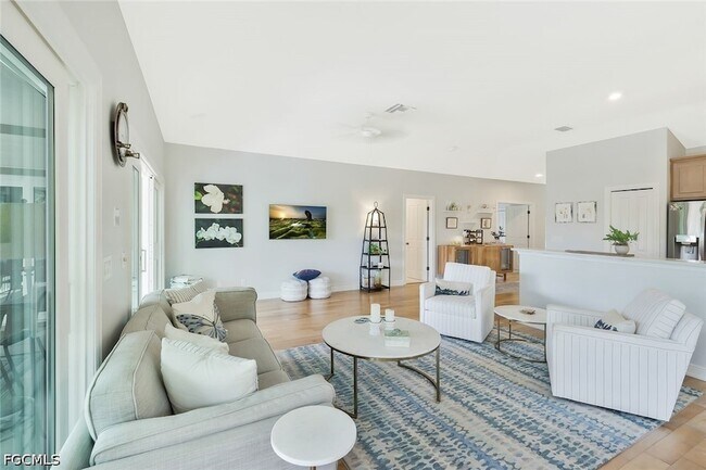 Building Photo - 2130 Sunset Cir