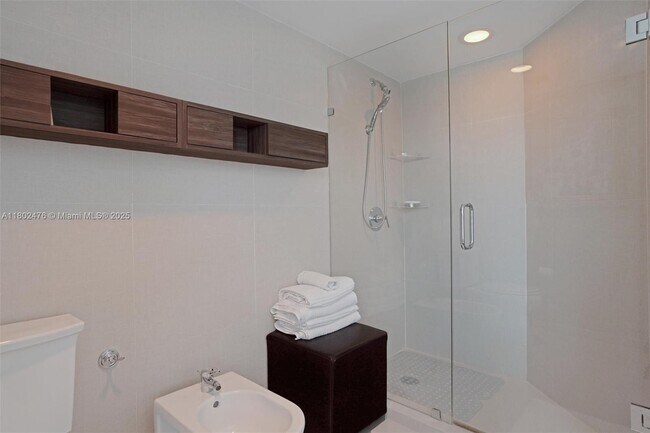 Building Photo - 5025 Collins Ave