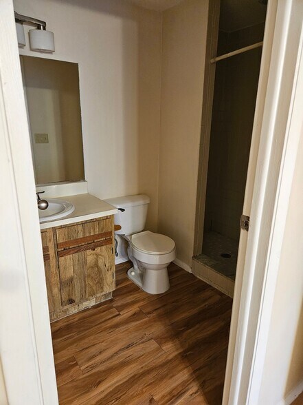 Building Photo - 129 Camphor Cir