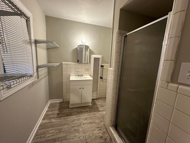 Building Photo - Spacious home