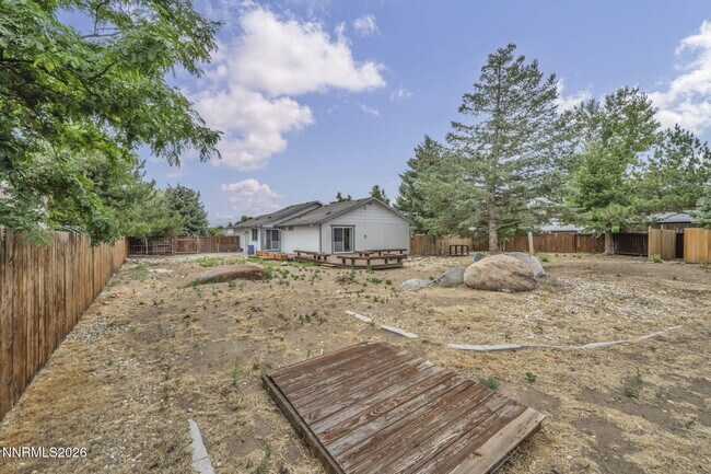 Building Photo - 17575 Parrot Dr